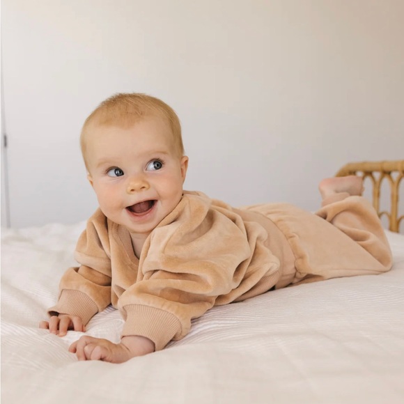 Quincy Mae Velour Sweatshirt 0-3months - Picture 1 of 16